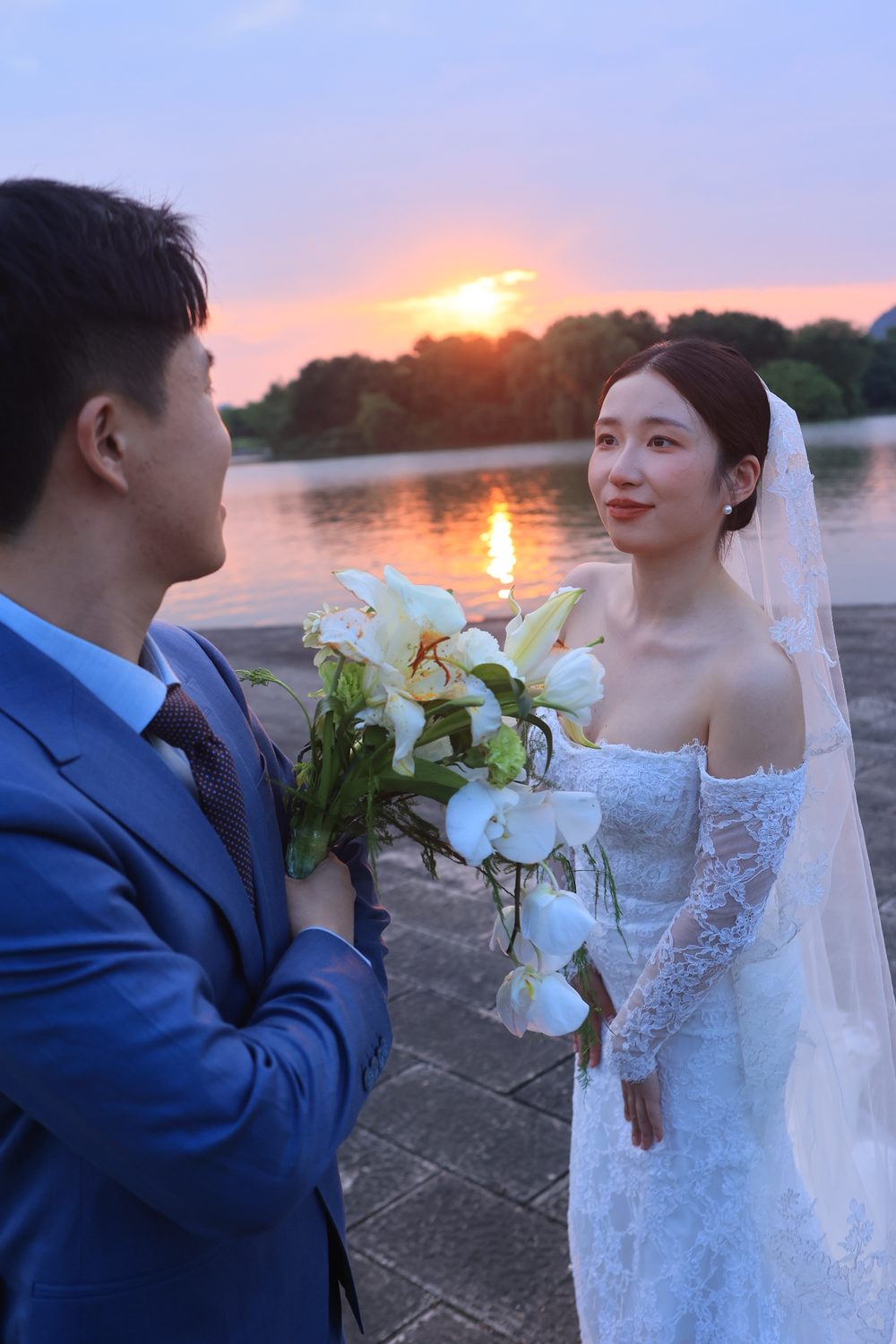 李逸轩与任梓萱合影：同行